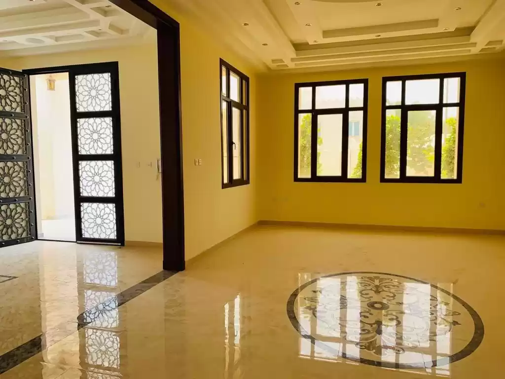 yerleşim Hazır Mülk 5 Yatak Odası U/F Müstakil Villa  kiralık içinde Al Sadd , Doha #38817 - 1  image 