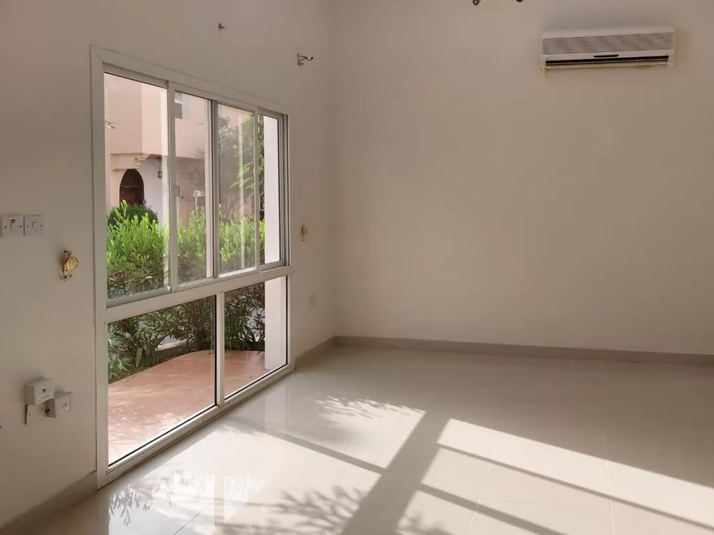 Residential Property 4 Bedrooms U/F Villa in Compound  for rent in Old-Airport , Doha-Qatar #38828 - 1  image 