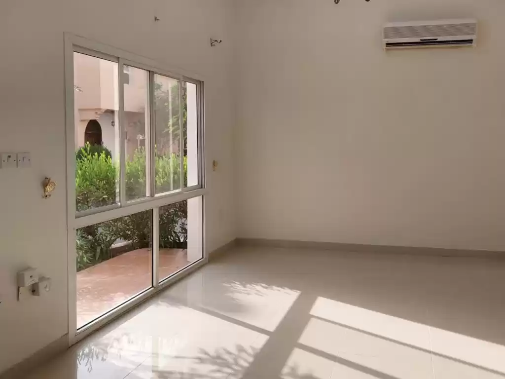 Жилой Готовая недвижимость 4 спальни Н/Ф Вилла в комплексе  в аренду в Аль-Садд , Доха #38828 - 1  image 
