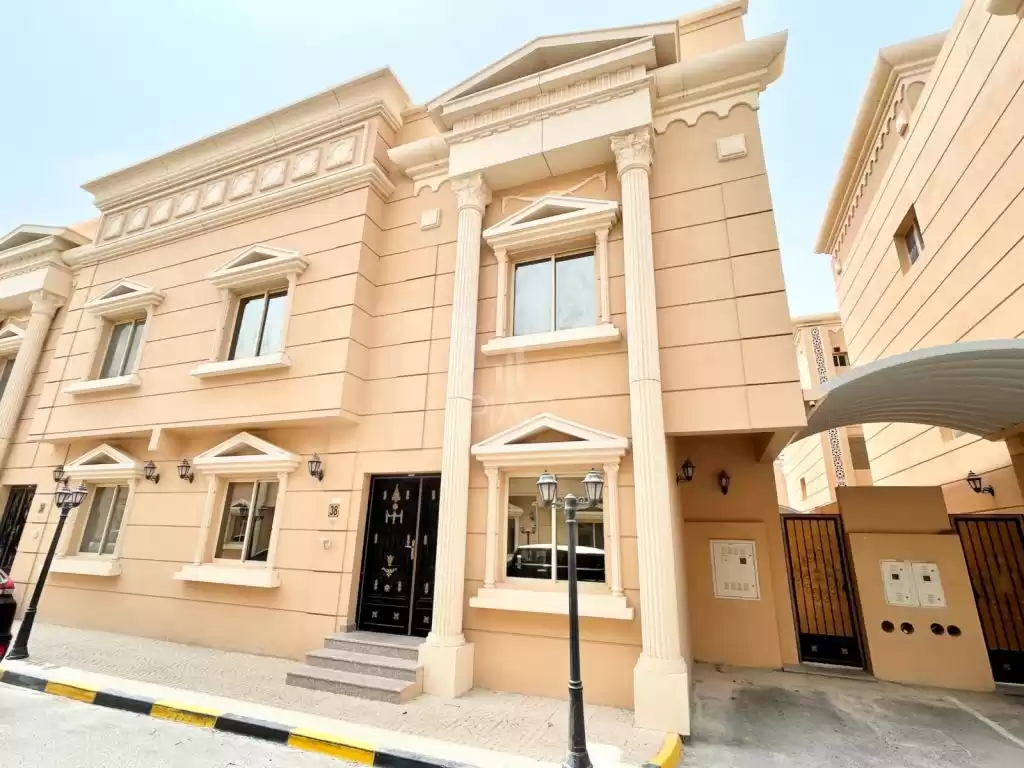 Residencial Listo Propiedad 5 habitaciones F / F Villa en Compound  alquiler en al-sad , Doha #38840 - 1  image 