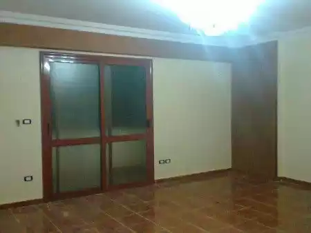 Residential Ready Property 2 Bedrooms S/F Apartment  for sale in Cairo , Cairo-Governorate #39213 - 1  image 