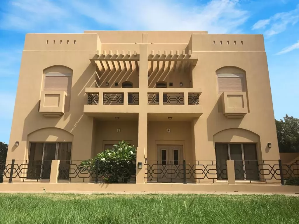Residential Ready Property 5+maid Bedrooms U/F Standalone Villa  for rent in Mubarak-Al-Kabeer-Governorate #39343 - 1  image 