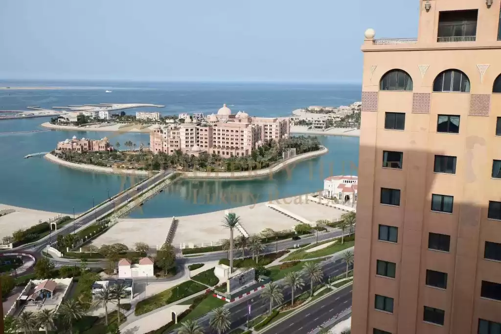 Wohn Klaar eigendom 1 + Zimmermädchen S/F Wohnung  zu verkaufen in Al Sadd , Doha #40048 - 1  image 