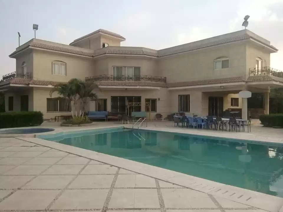 Residencial Listo Propiedad 5 + habitaciones de servicio U / F Villa Standerlone  venta en El-Cairo , Gobernación-de-El-Cairo #42284 - 1  image 