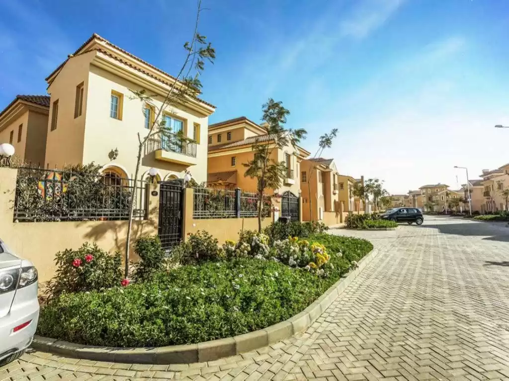 Residential Ready Property 5 Bedrooms U/F Standalone Villa  for sale in Cairo , Cairo-Governorate #42288 - 1  image 