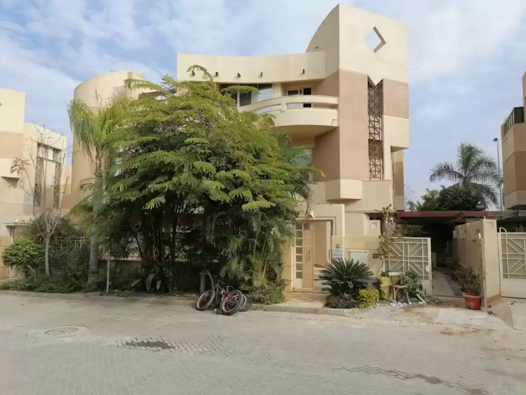 Residential Ready Property 5 Bedrooms U/F Standalone Villa  for sale in Cairo , Cairo-Governorate #42313 - 1  image 