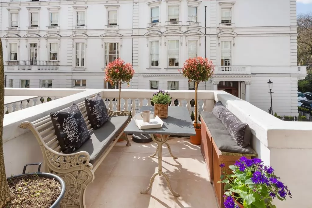 Residential Ready Property 2 Bedrooms U/F Penthouse  for sale in London , Greater-London , England #45986 - 1  image 