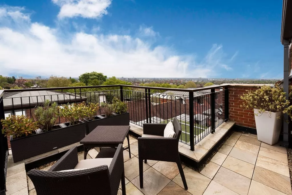 Residential Ready Property 2 Bedrooms U/F Penthouse  for sale in London , Greater-London , England #45987 - 1  image 