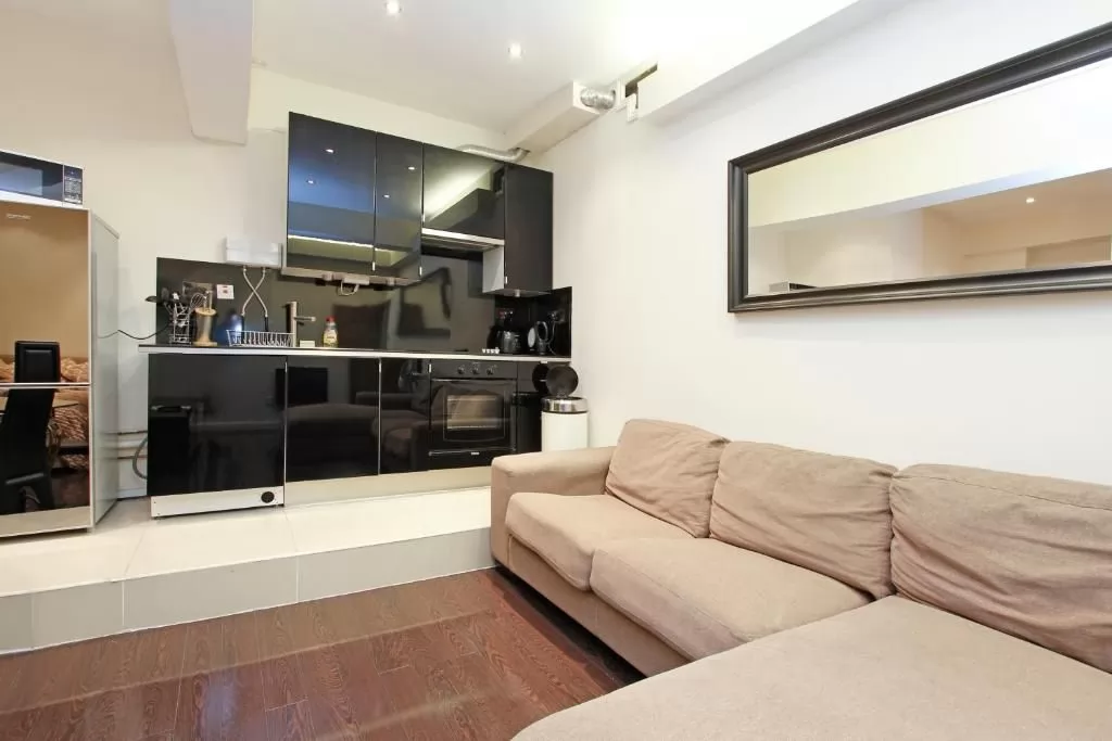 Residential Ready Property 4 Bedrooms U/F Building  for sale in London , Greater-London , England #46155 - 1  image 