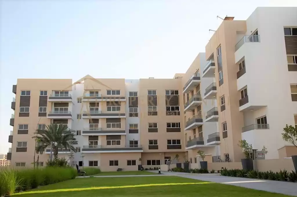 Résidentiel Propriété prête 2 + femme de chambre S / F Appartement  à vendre au Al-Sadd , Doha #47738 - 1  image 