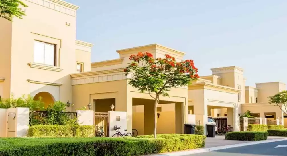 Residential Ready Property 2 Bedrooms F/F Townhouse  for rent in Dubai #48409 - 1  image 
