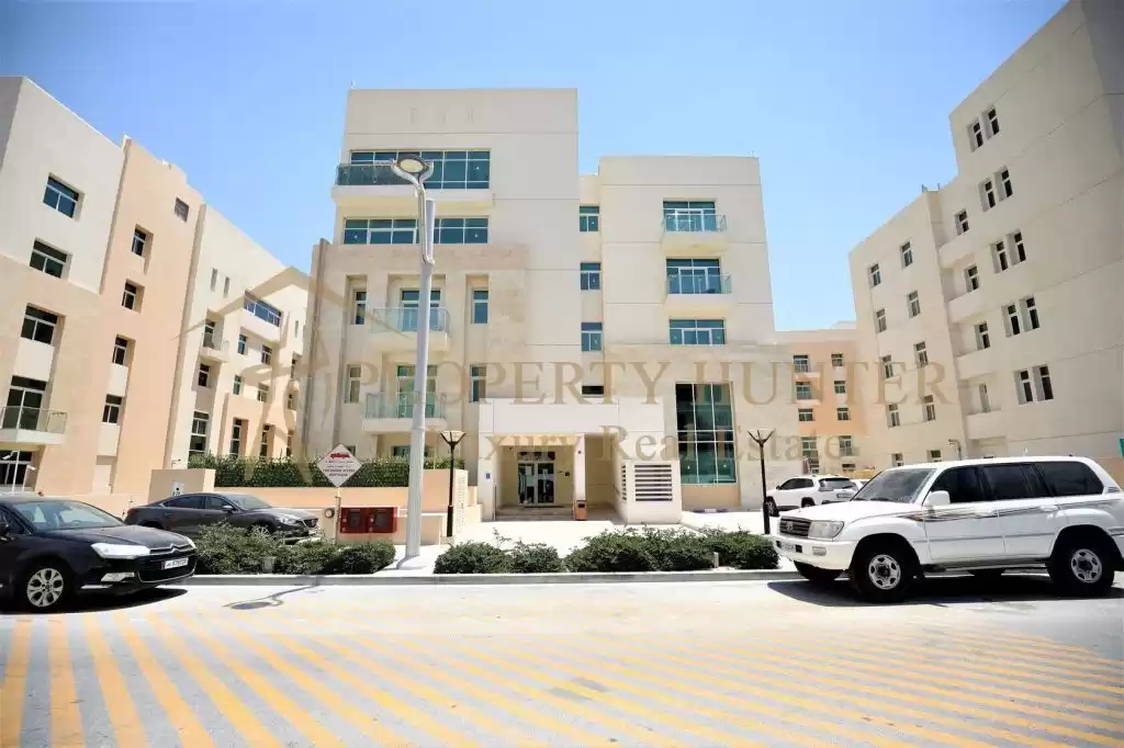 Жилой Готовая недвижимость 2 спальни С/Ж Квартира  продается в Аль-Садд , Доха #48626 - 1  image 