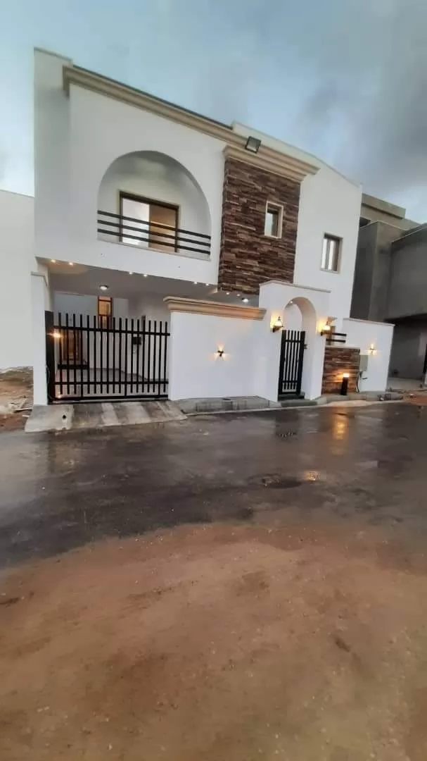Résidentiel Propriété prête 4 chambres U / f Villa autonome  à vendre au Gouvernorat de Bagdad #49137 - 1  image 