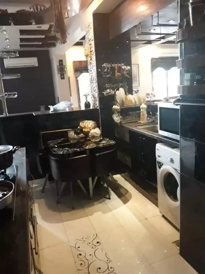 Жилой Готовая недвижимость 2 спальни Н/Ф Квартира  в аренду в Бейрут #49293 - 1  image 