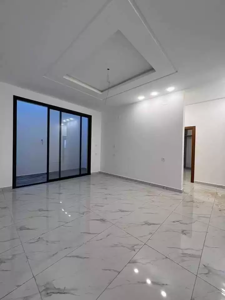 住宅 就绪物业 4 间卧室 U/F 公寓  出租 在 巴格达省 #49530 - 1  image 