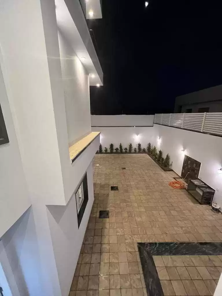 Жилой Готовая недвижимость 6+комнат для горничных Н/Ф Дуплекс  продается в Багдадская мухафаза #49532 - 1  image 