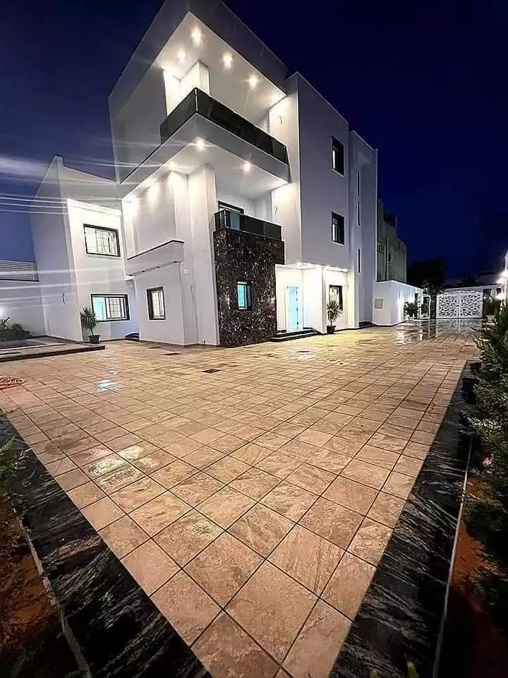 Жилой Готовая недвижимость 7 спален Н/Ф Дуплекс  продается в Багдадская мухафаза #49599 - 1  image 