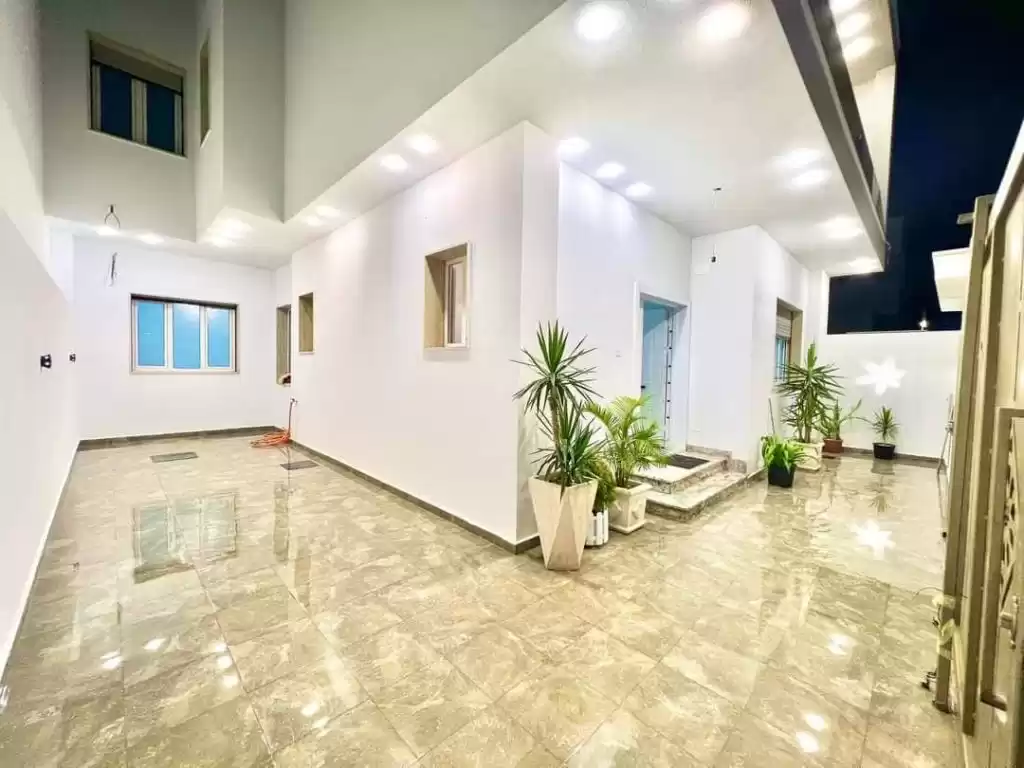 yerleşim Hazır Mülk 6 Yatak Odası S/F dubleks  satılık içinde Bağdat Valiliği #49638 - 1  image 