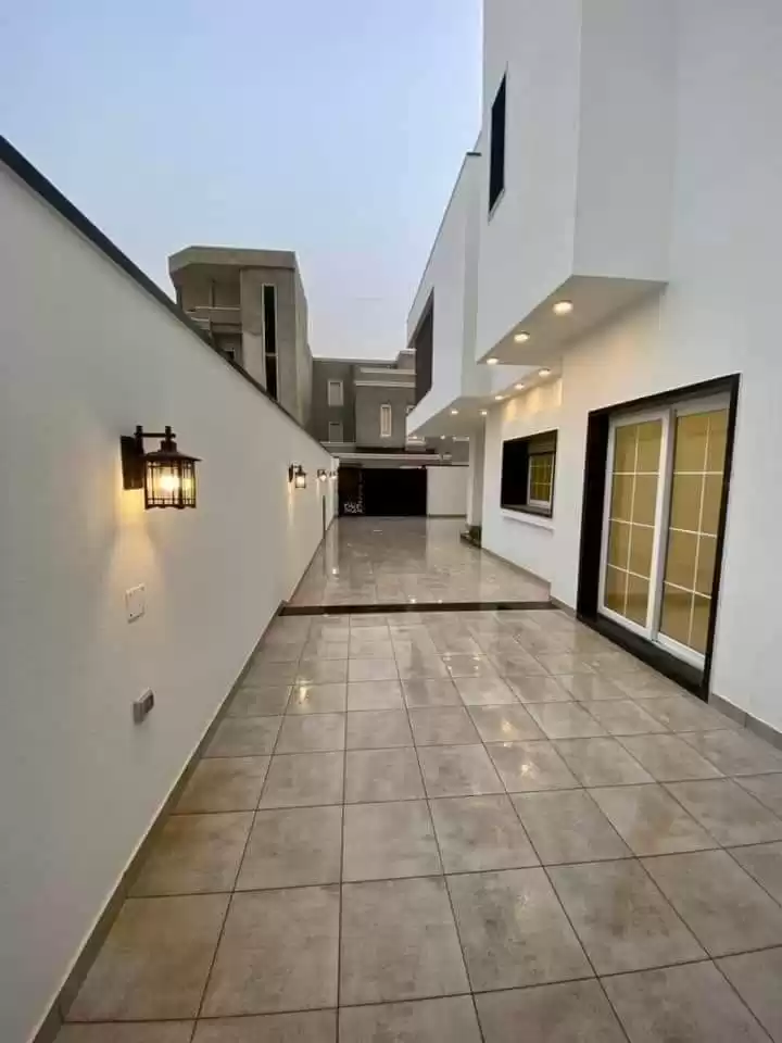 Residential Ready Property 3 Bedrooms S/F Apartment  for rent in Baghdad Governorate #49653 - 1  image 