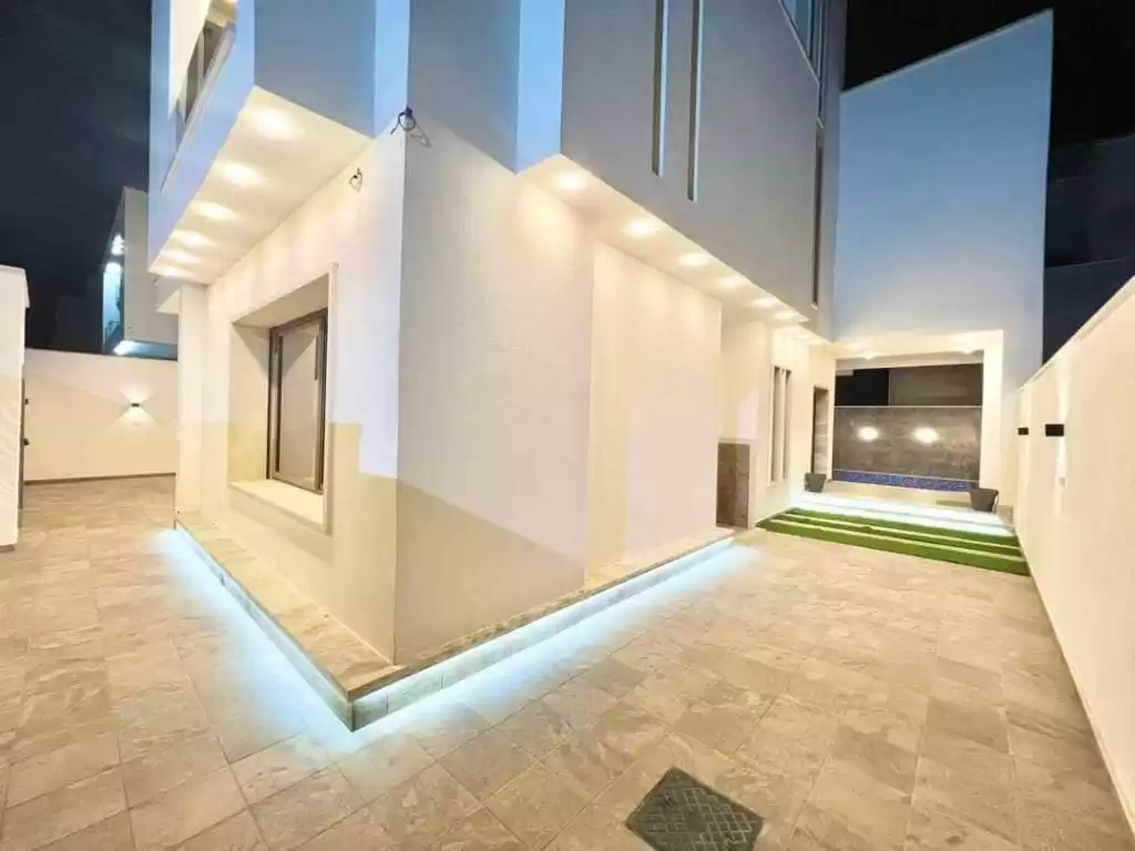 سكني عقار جاهز 7 غرف  غير مفروش فيلا  للإيجار في محافظة بغداد #49778 - 1  صورة 