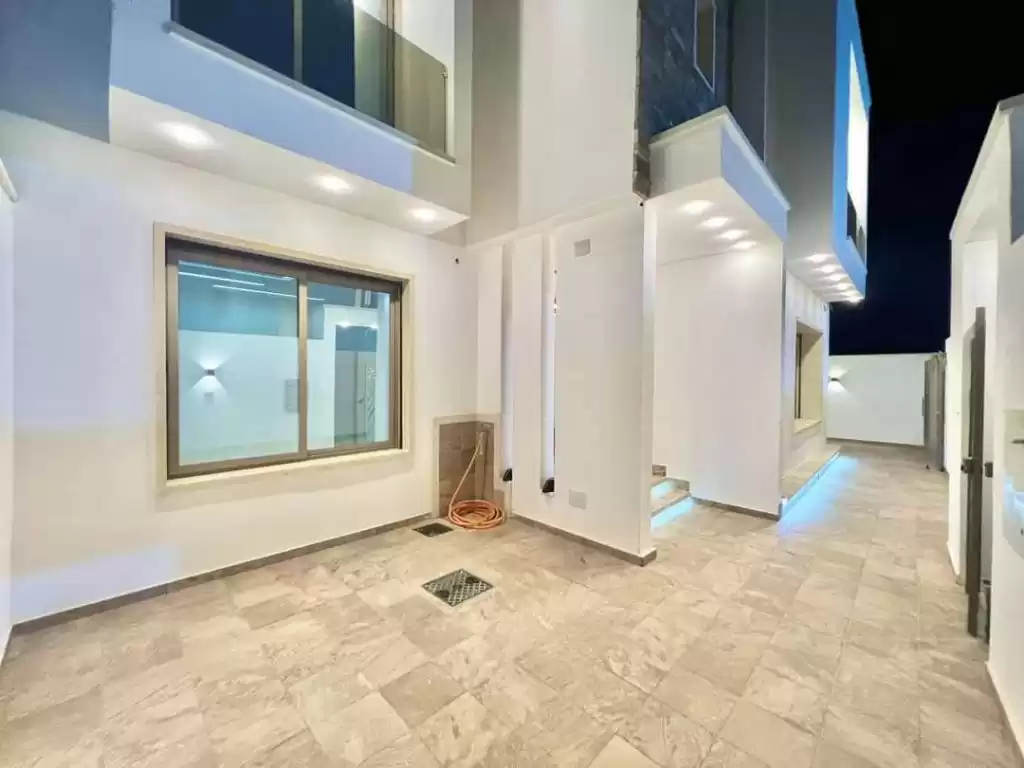 سكني عقار جاهز 7 غرف  غير مفروش فيلا  للبيع في محافظة بغداد #49804 - 1  صورة 