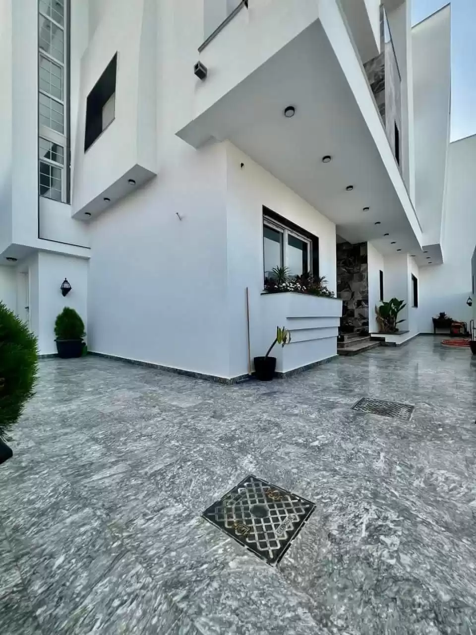Résidentiel Propriété prête 7 chambres S / F Villa autonome  à vendre au Gouvernorat de Bagdad #49806 - 1  image 