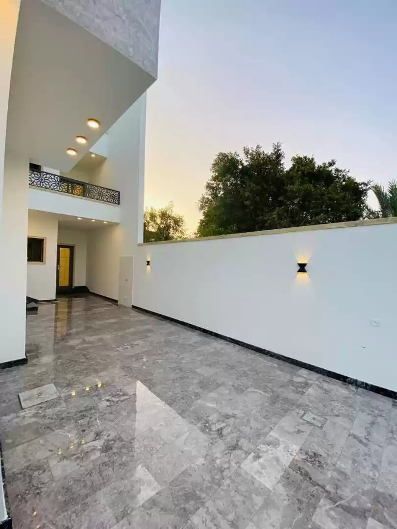 Жилой Готовая недвижимость 6+комнат для горничных С/Ж Дуплекс  продается в Багдадская мухафаза #49821 - 1  image 