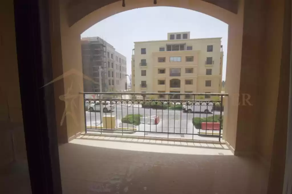 Жилой Готовая недвижимость Студия С/Ж Квартира  продается в Аль-Садд , Доха #49843 - 1  image 