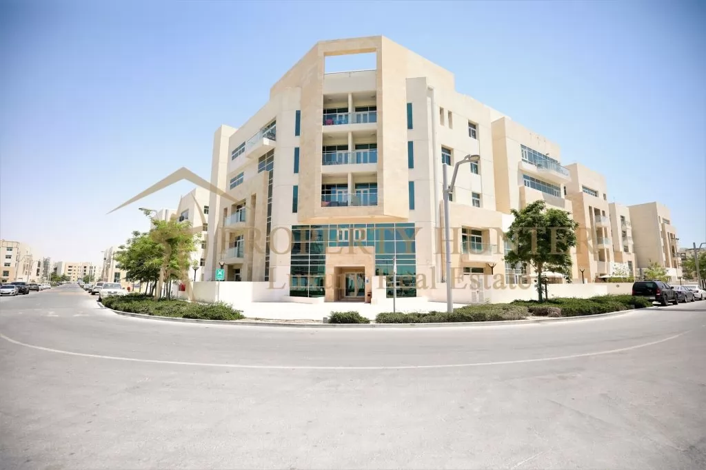 Residential Ready Property 2 Bedrooms S/F Duplex  for sale in Lusail , Doha-Qatar #50044 - 2  image 