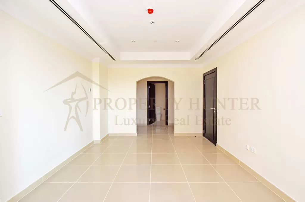 Residential Ready Property 1 Bedroom S/F Apartment  for sale in The-Pearl-Qatar , Doha-Qatar #50085 - 7  image 