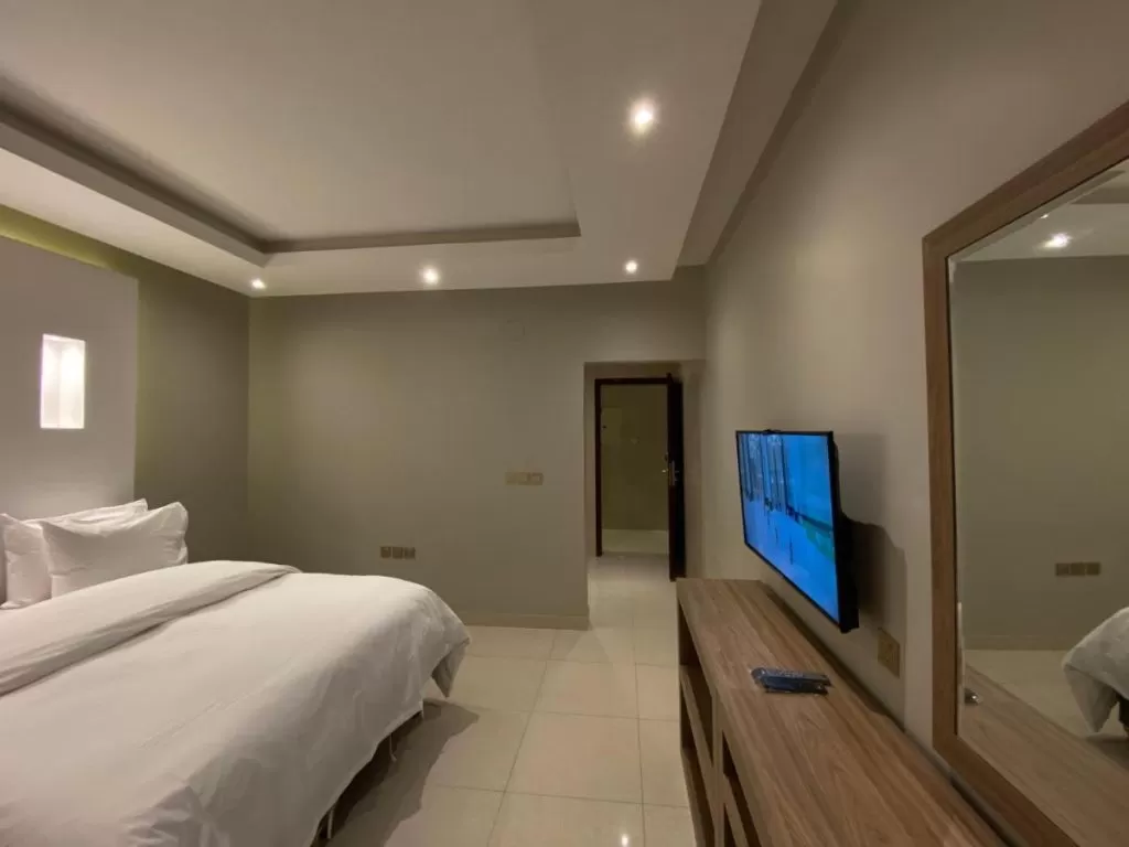 Wohn Klaar eigendom 2 Schlafzimmer U/F Wohnung  zu vermieten in Doha #50250 - 1  image 