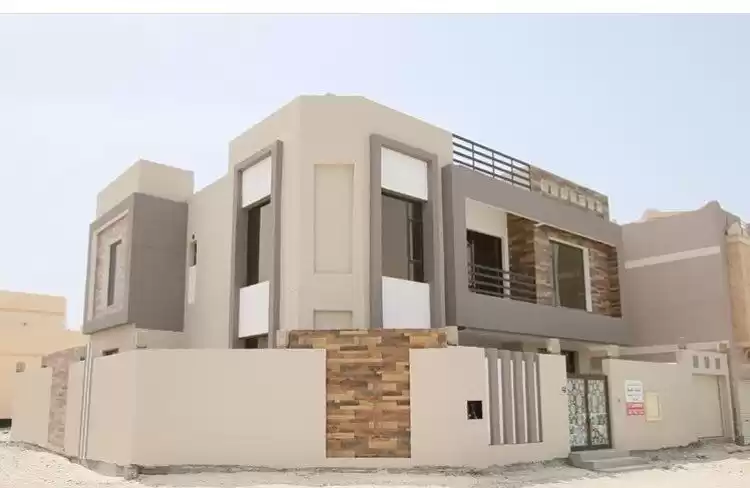 yerleşim Hazır Mülk 4 Yatak Odası U/F Müstakil Villa  satılık içinde Lusail , Doha #51583 - 1  image 