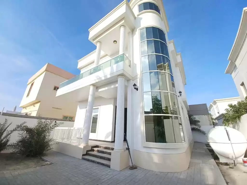 Residential Ready Property 4 Bedrooms F/F Standalone Villa  for rent in Sharjah #51680 - 1  image 