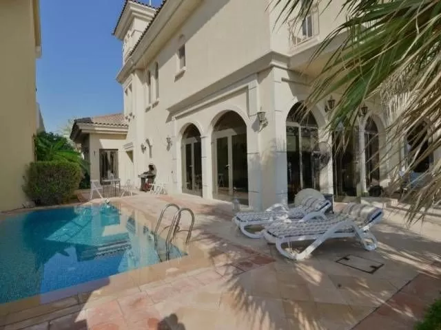 Residencial Listo Propiedad 4 habitaciones F / F Villa en Compound  alquiler en Bur Dubái , Dubái #51758 - 1  image 