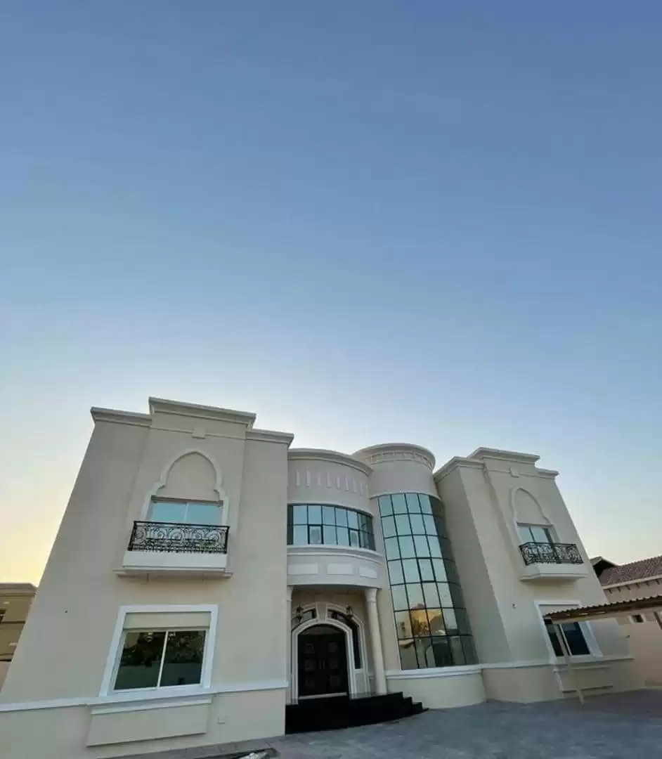 Wohn Klaar eigendom 4 Schlafzimmer F/F Alleinstehende Villa  zu vermieten in Bur Dubai , Dubai #51759 - 1  image 