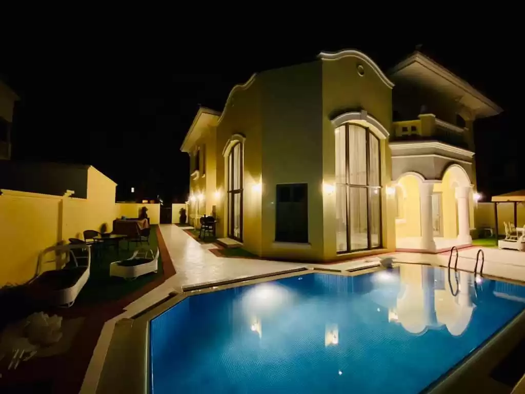 Wohn Klaar eigendom 4 Schlafzimmer F/F Alleinstehende Villa  zu vermieten in Bur Dubai , Dubai #51767 - 1  image 