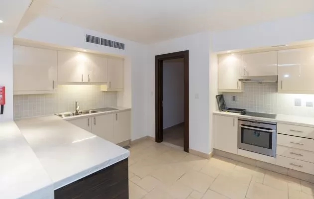 Residential Ready Property 2 Bedrooms S/F Townhouse  for rent in The-Pearl-Qatar , Doha-Qatar #7972 - 3  image 