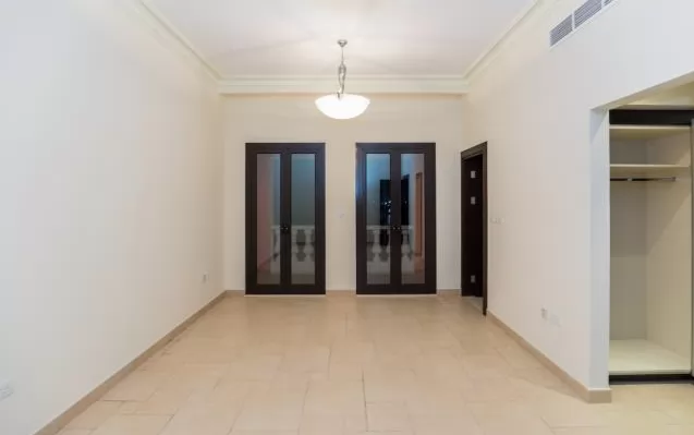 Residential Ready Property 2 Bedrooms S/F Townhouse  for rent in The-Pearl-Qatar , Doha-Qatar #7972 - 5  image 