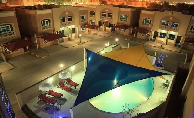 Wohn Klaar eigendom 5 Schlafzimmer S/F Villa in Verbindung  zu vermieten in Doha #7987 - 1  image 