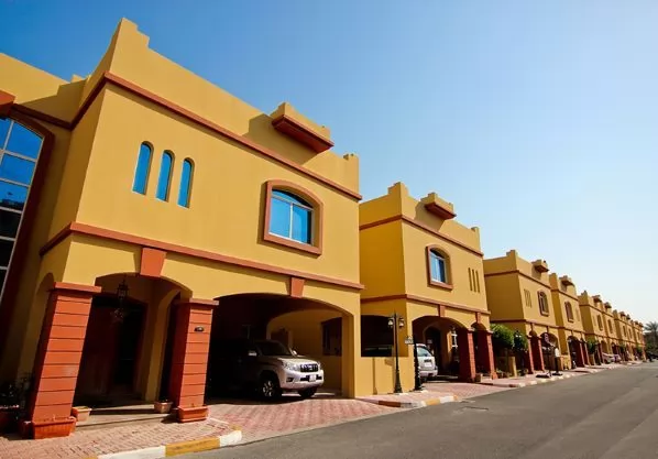 Residencial Listo Propiedad 4 habitaciones S / F Villa en Compound  alquiler en al-sad , Doha #8043 - 1  image 