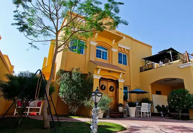 Résidentiel Propriété prête 4 chambres S / F Villa à Compound  a louer au Al-Sadd , Doha #8050 - 1  image 