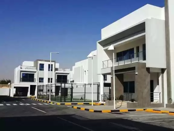Résidentiel Propriété prête 4 chambres F / F Villa à Compound  a louer au Al-Sadd , Doha #8062 - 1  image 