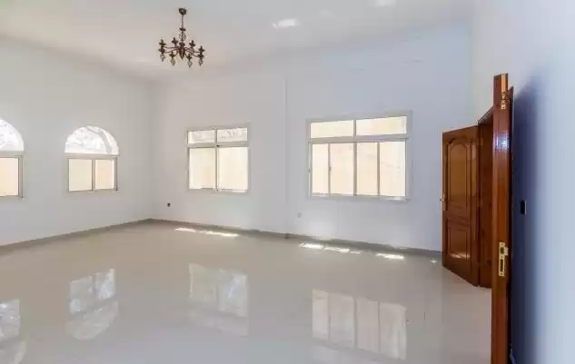Residencial Listo Propiedad 3 + habitaciones de servicio S / F Villa en Compound  alquiler en al-sad , Doha #8066 - 1  image 