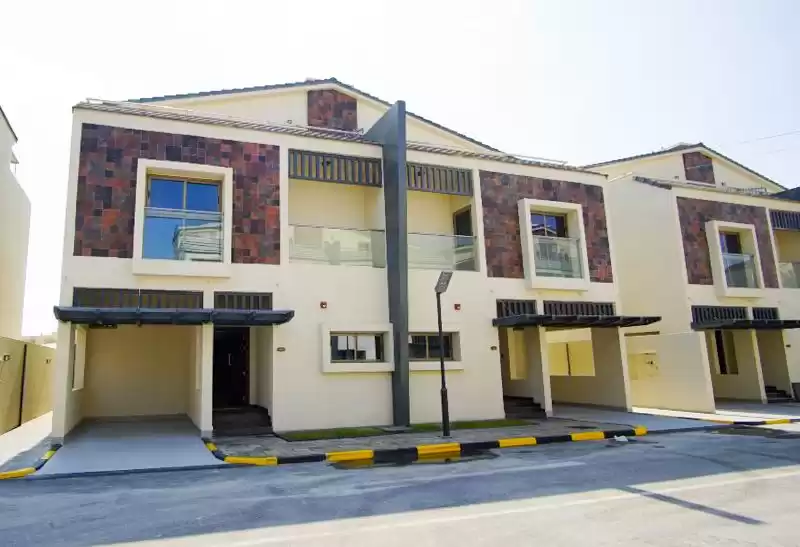 Wohn Klaar eigendom 3 Schlafzimmer S/F Villa in Verbindung  zu vermieten in Al Sadd , Doha #8077 - 1  image 