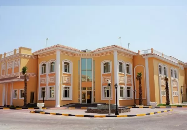 Жилой Готовая недвижимость 4 спальни С/Ж Вилла в комплексе  в аренду в Аль-Садд , Доха #8082 - 1  image 