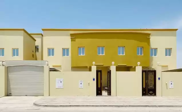 Residencial Listo Propiedad 5 + habitaciones de servicio S / F Villa Standerlone  alquiler en al-sad , Doha #8086 - 1  image 