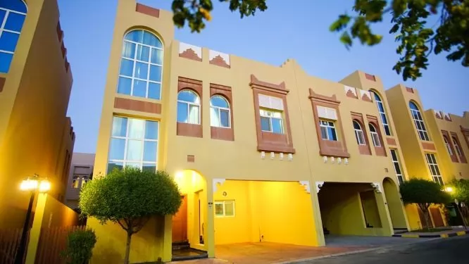 Residencial Listo Propiedad 4 habitaciones S / F Villa en Compound  alquiler en al-sad , Doha #8088 - 1  image 