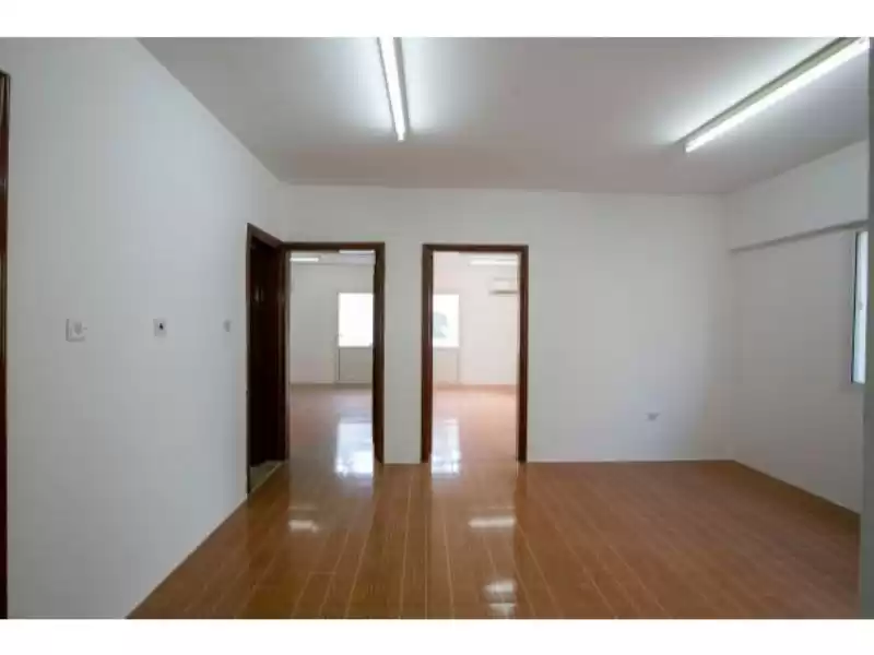 سكني عقار جاهز 2 غرف  غير مفروش شقة  للإيجار في الدوحة #8094 - 1  صورة 