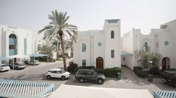 Résidentiel Propriété prête 3 chambres U / f Villa à Compound  a louer au Al-Sadd , Doha #8096 - 1  image 