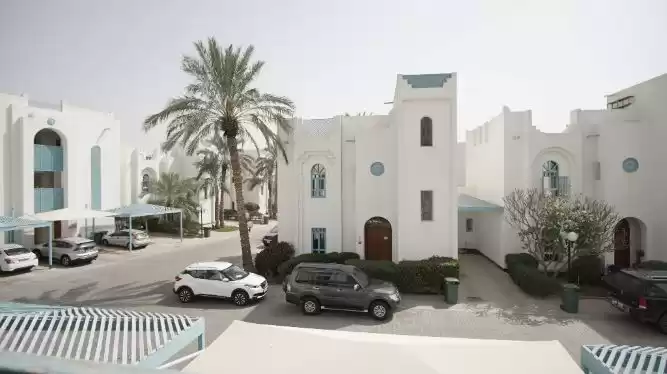 Жилой Готовая недвижимость 3 спальни Н/Ф Вилла в комплексе  в аренду в Аль-Садд , Доха #8096 - 1  image 